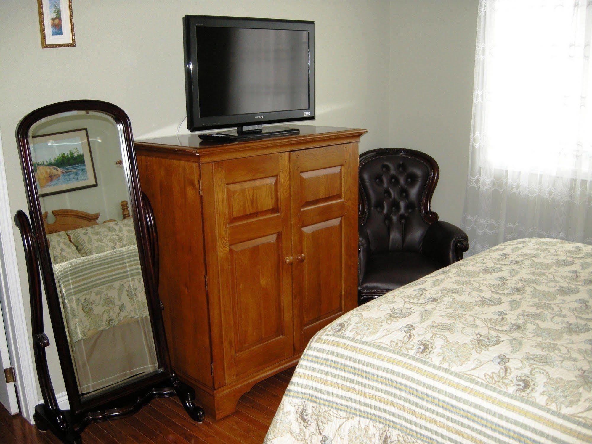 Tucked Inn The Harbour B&B Victoria Harbour Kültér fotó